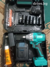 Продаю гайкаверт новый в комплекте есть разные биты и головки отдам