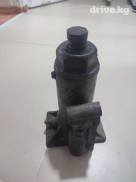 Домкрат. масляный 1500 сом. механический 3000 сом