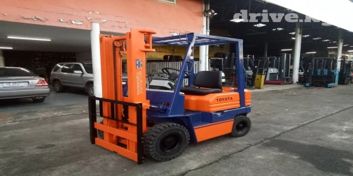 Погрузчик, 2010 г., Колесный, Вилочный