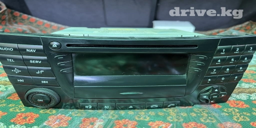 Продаю магнитофон На Мерседес W 211 Не показывает только пол экрана