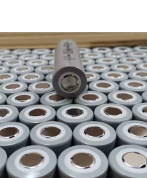 В отличие от (18650) очень мощные 21700 для сборки батареи для