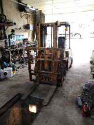 Услуги автокара, погрузчика, вилочного погрузчика, выезд. поднимает