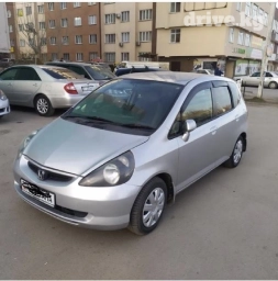 Сдается в аренду HONDA JAZZ механика Возраст от 22лет