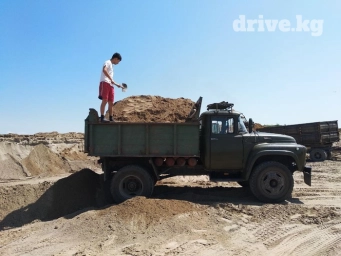 Реализуем отсев, песок щебень, горный чернозём чистый рыхлый без