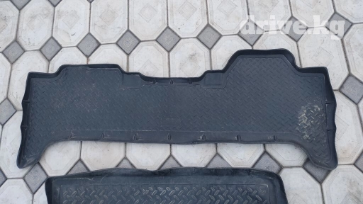 Родные Резиновые Полики Для багажника Toyota, цвет - Черный, Б/у, Самовывоз