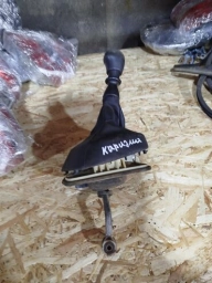 Митсубиси Каризма кулиса механика .и автомат .есть и каробки тоже