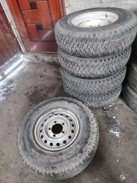 Резина с дисками Nokian 235 85 R16 Универсальная горная шипованая