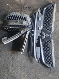 Решетка радиатора Mitsubishi Б/у, Оригинал