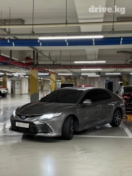 TOYOTA CAMRY XLE 75 hybrid