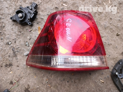 Тайота краун 2005 года стоп фара задний