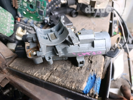 Мазда Демио 2003 года замок зажигания