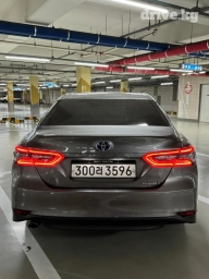 TOYOTA CAMRY XLE 75 hybrid